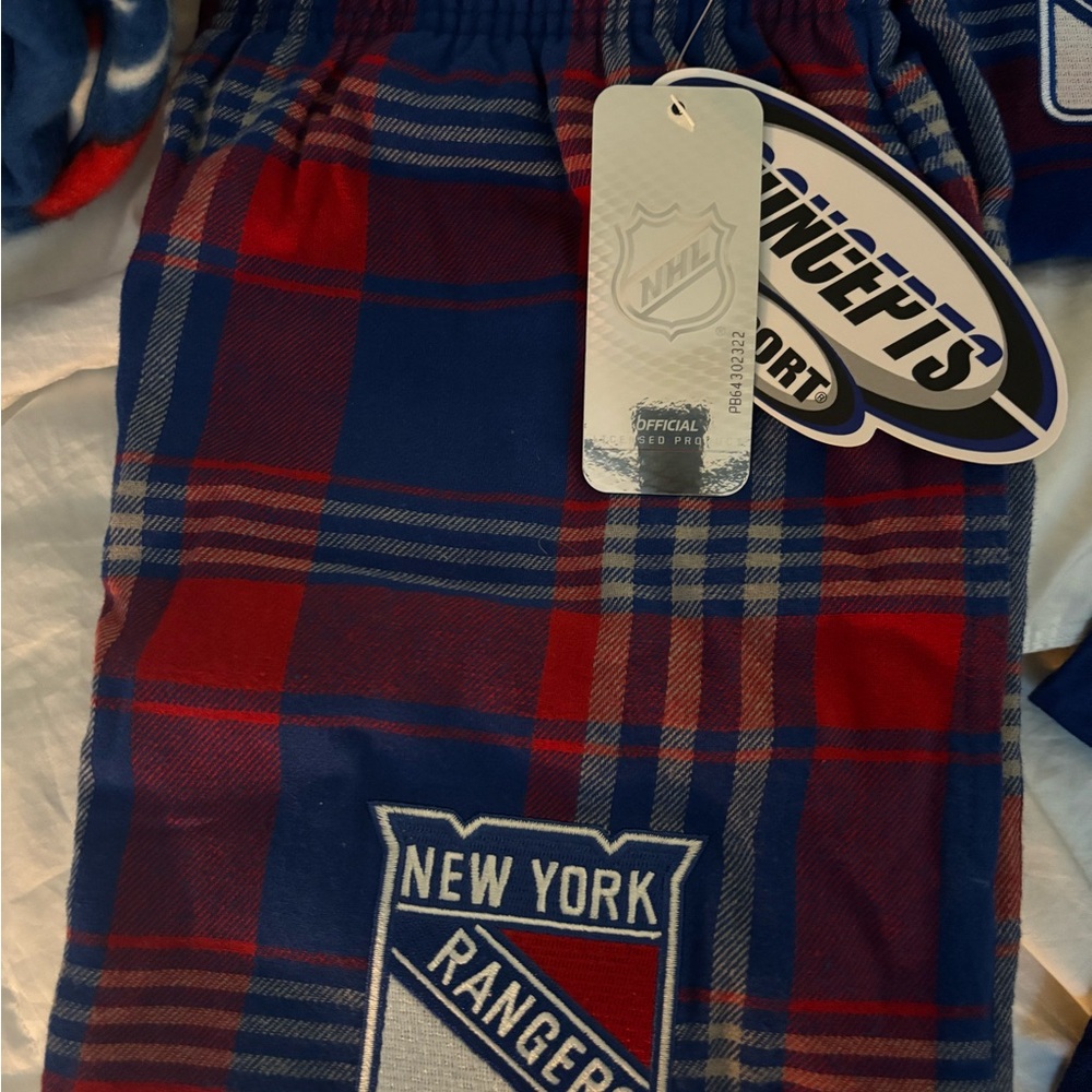 New York Rangers attire bundle - Picture 2 of 8